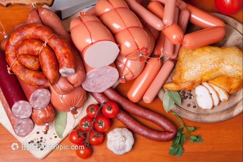 木砧板上的风情 冷肉制品的加工艺术与餐桌美学